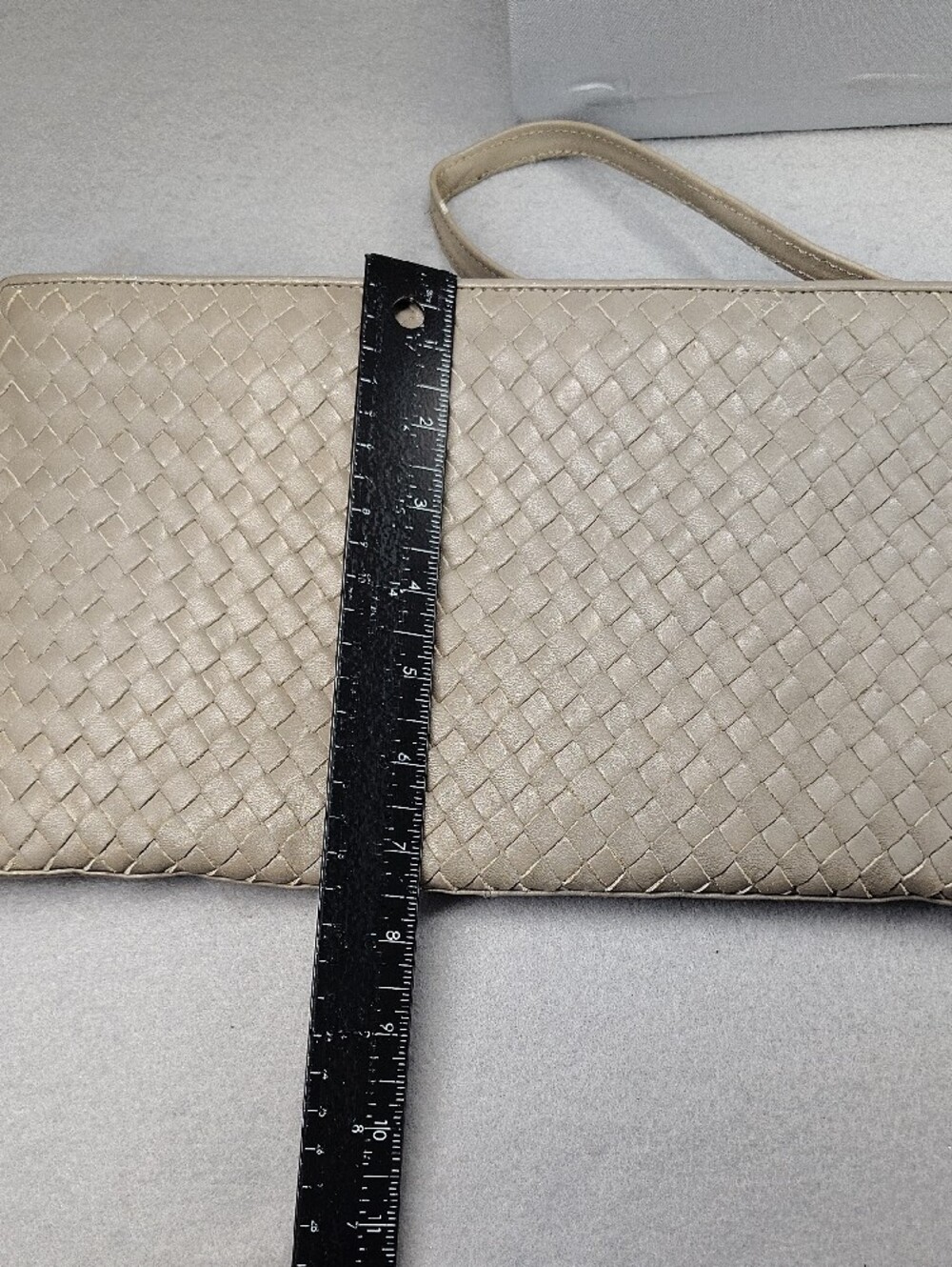 De Numa brand bag features a distinctive woven leather exterior neutral beige - Picture 10 of 10